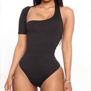 Asymmetrical Black One Shoulder Short Sleeve Bodysuit, Size: S